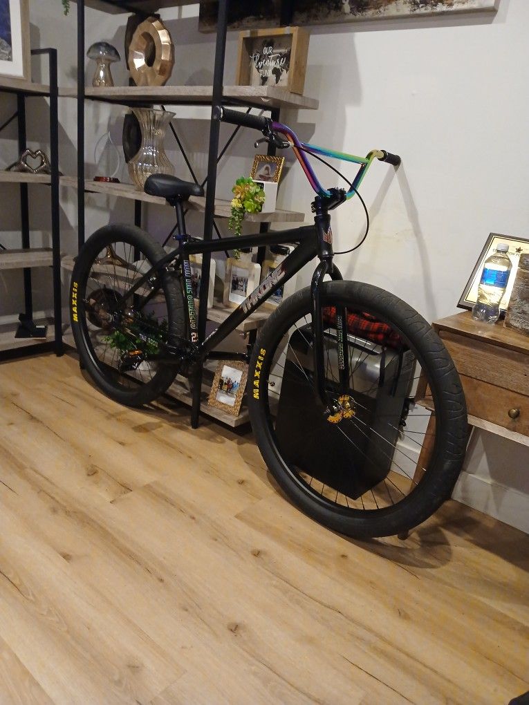 Throne Goon Bike 