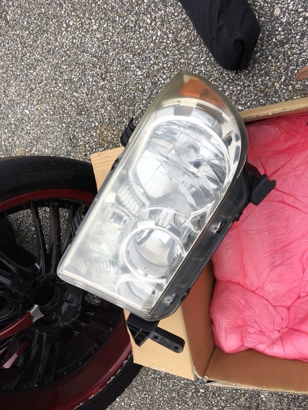 07 08 09 10 11 Toyota Tundra Sequoia factory OEM headlight assembly. Asking $100 pair