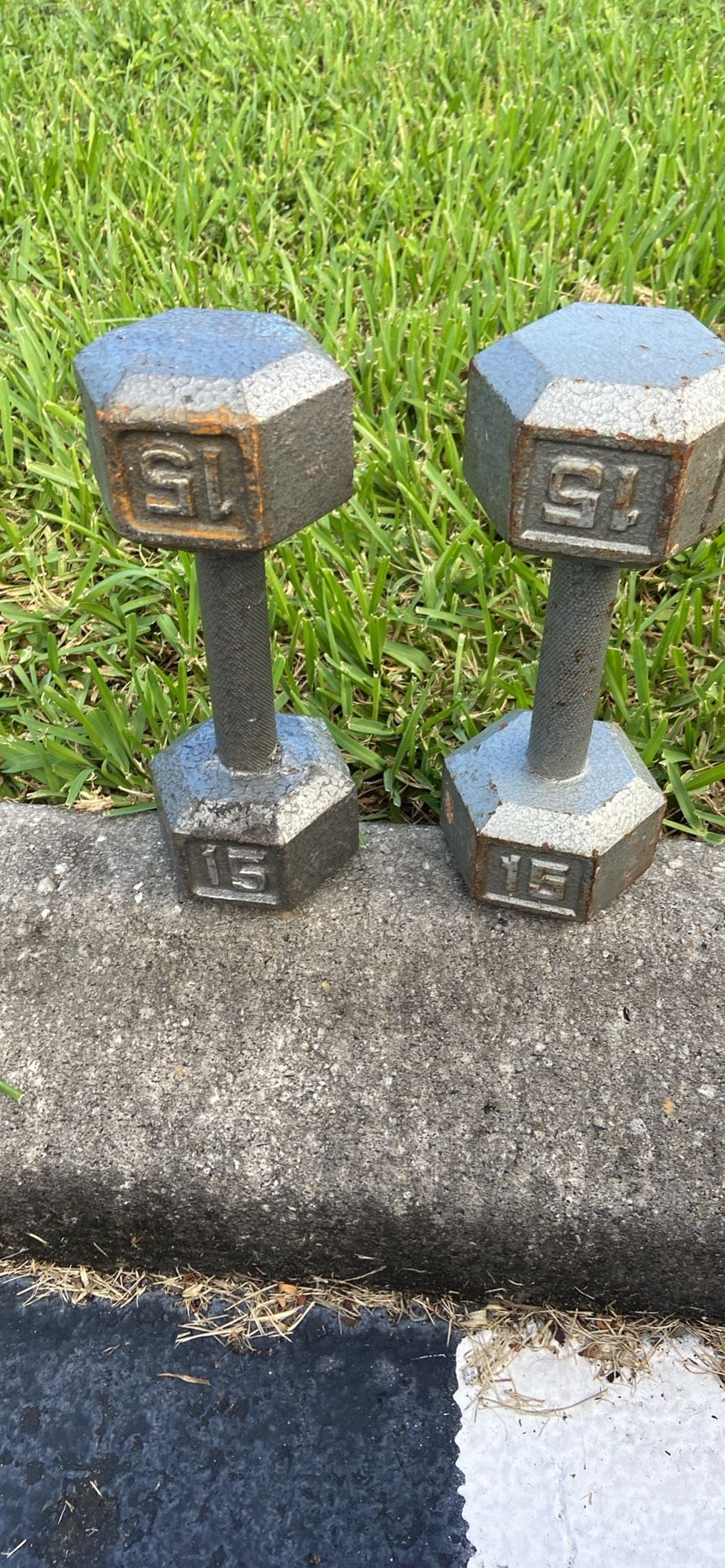 Dumbbells weights set of 15 lbs, metal, used not new, good and strong condition. West Boca