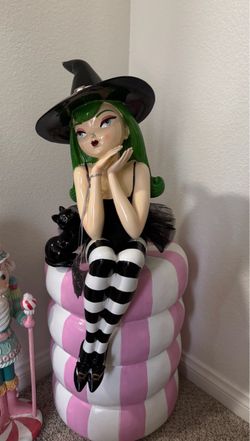 BELLA LUX BEAUTIFUL GOTHIC STYLE SITTING WITCH