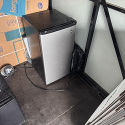 Mini Fridge 
