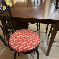High Top Table/4 Tall  Stool Like Chairs/Nice  Card Domino’s/Eating  Table  $85