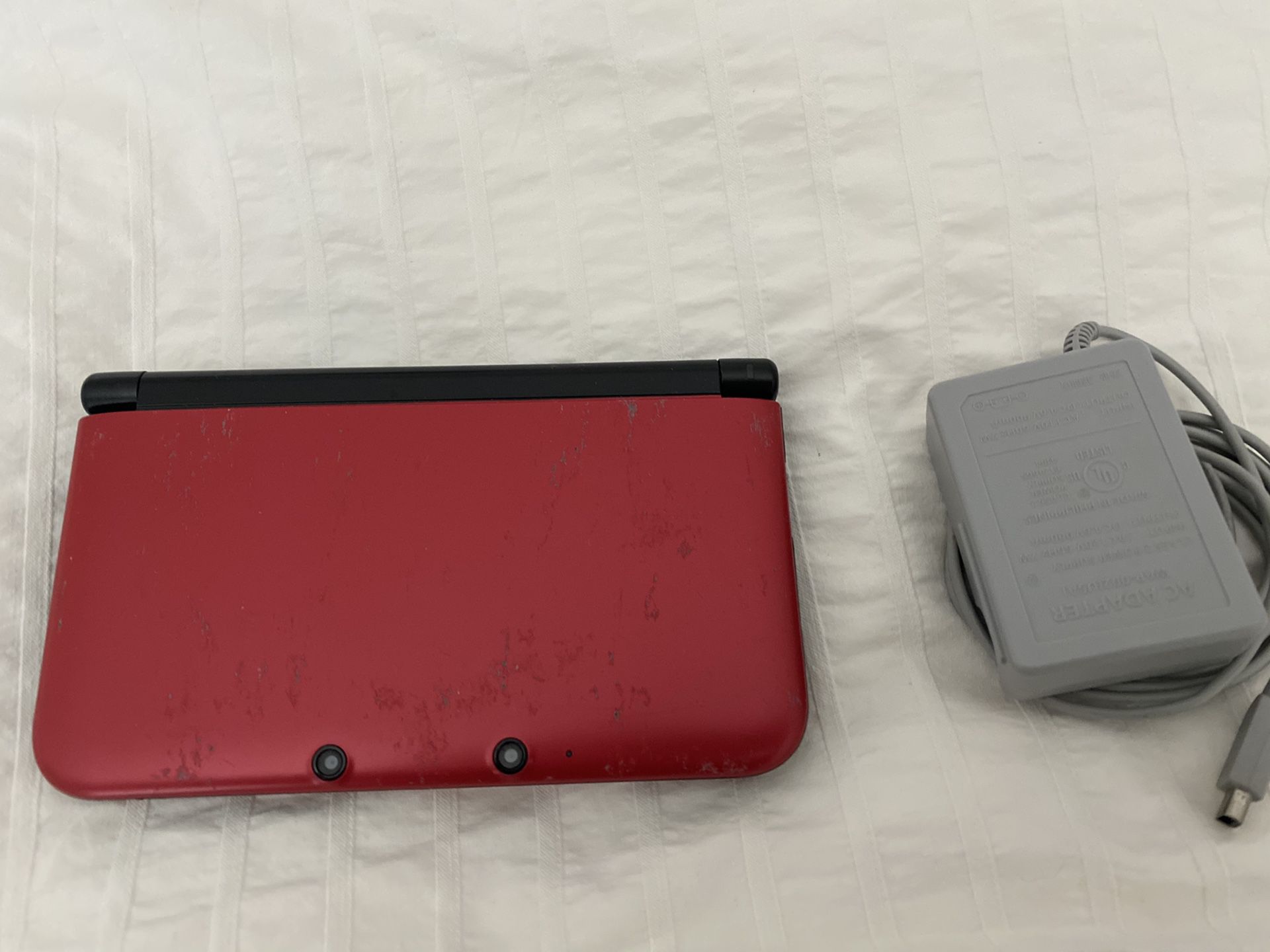 Nintendo 3DS XL red