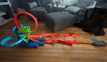 Hot wheels track