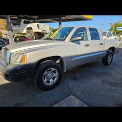 2005 Dodge Dakota 4 Doors 