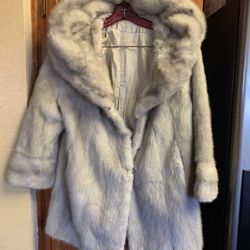 Women’s vintage fur jacket small/medium fair condition