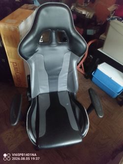 Black and Gray Racing Style Gaming Chair$20 dlls