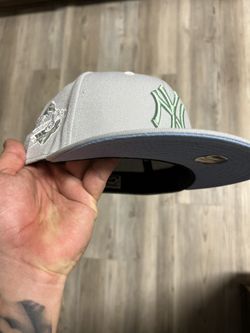 Feature X New Era New York Yankee Fitted Size 7 3/8 w/ Pins