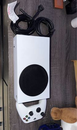 Xbox series x barely used one controller all the cables