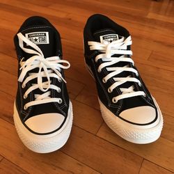 Converse All Star. Size 10 Men - 12 Women.