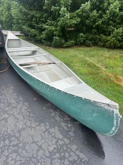 Green Canoe – Used – Includes 2 Oars