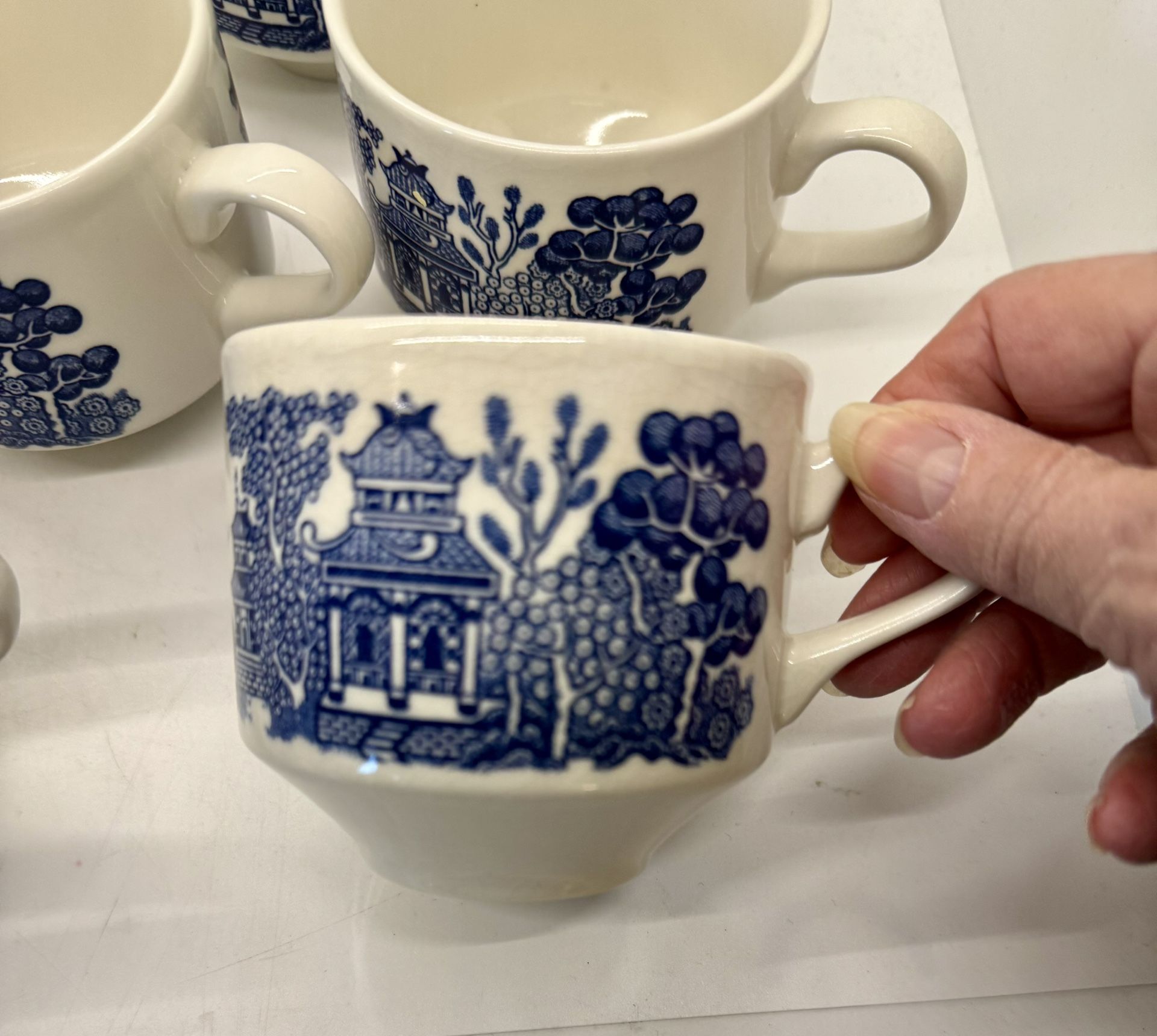 Seven (7) Churchill Blue Willow England Coffee Tea Cups - 8 oz Stackable No Chips or cracks 3” tall. 