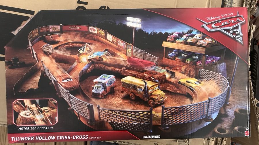 Disney/Pixar Cars 3 Thunder Hollow Criss-Cross Track Set - New!