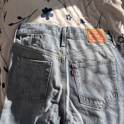 Levi High Waisted Mom Jeans Size 27
