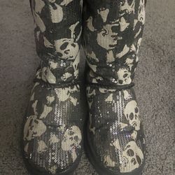 Skull UGGS Size 7
