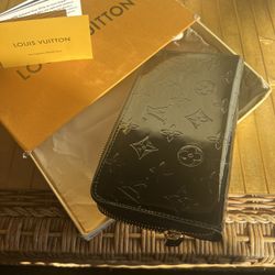 VTG Louis Vuitton Black Pat Leather Wallet With Box