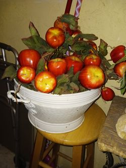PIER1 EX EX LARG METAL BOWL LIKE STAND W.GORGEOUS ARTIFICIAL APPLES 18FIRM LOOK MY POST ALL MUST GO ASAP LOTS NICE STUFF