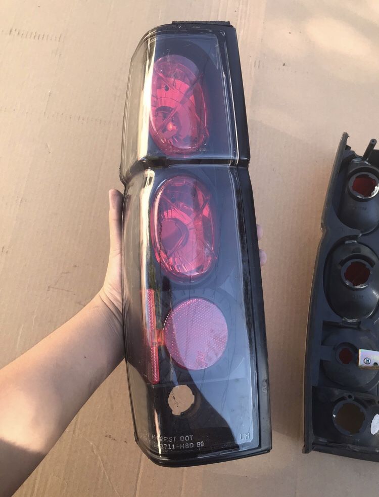Nissan Hardbody Taillights