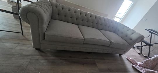 Joyride tufted sofa linen