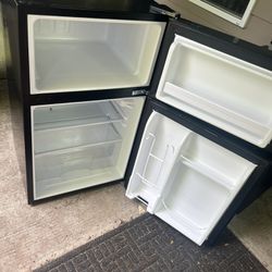 mini fridge and freezer 