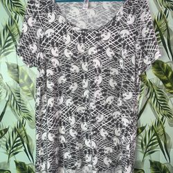 Brand New Women’s Size Large Old School Mickey Mouse Shirt $20