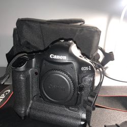 Canon EOS 1D MK4 16.1 MP SLR / 50mm Lens + Flash