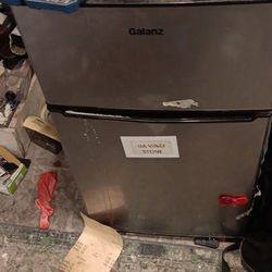 Mini Fridge 
