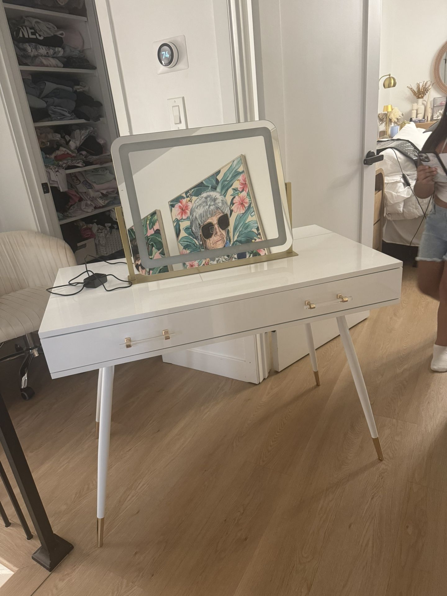 Mirror 150$ Desk 150$
