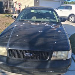 2004 Ford crown vic