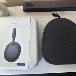 Sony WH-1000XM5 headphone 