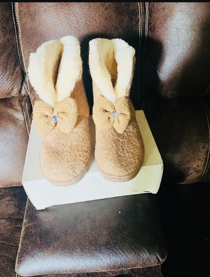 Winter Very Warm Boots(Only Wore Once)Size 7