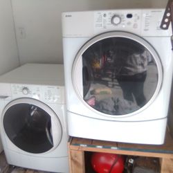 Kenmore HE 2 Front Load Washer And gas Dryer With Hookup 