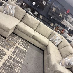 L_ Shape Sectional With Left Hand facing Chaise 