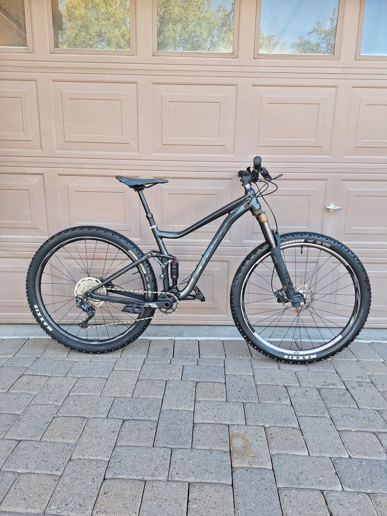 GIANT STANCE 2 FULL SUSPENSION 29 ER SETUP TUBELESS LIKE NEW( CHECK MY OTHER BIKES)