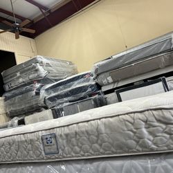 King Mattress Sealy And Box Springs 
