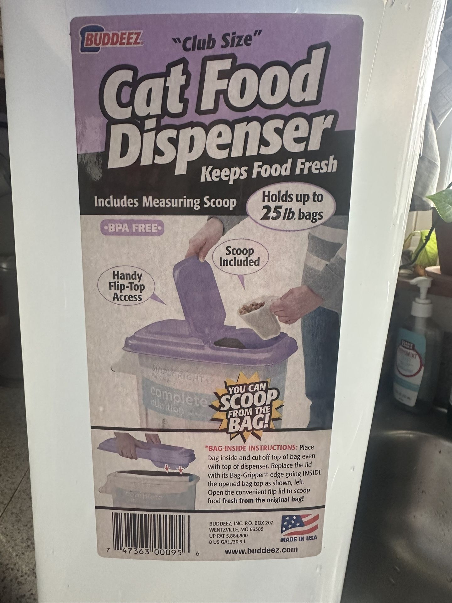 Pet food container