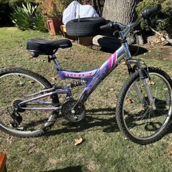 Woman’s Mountain Bike 