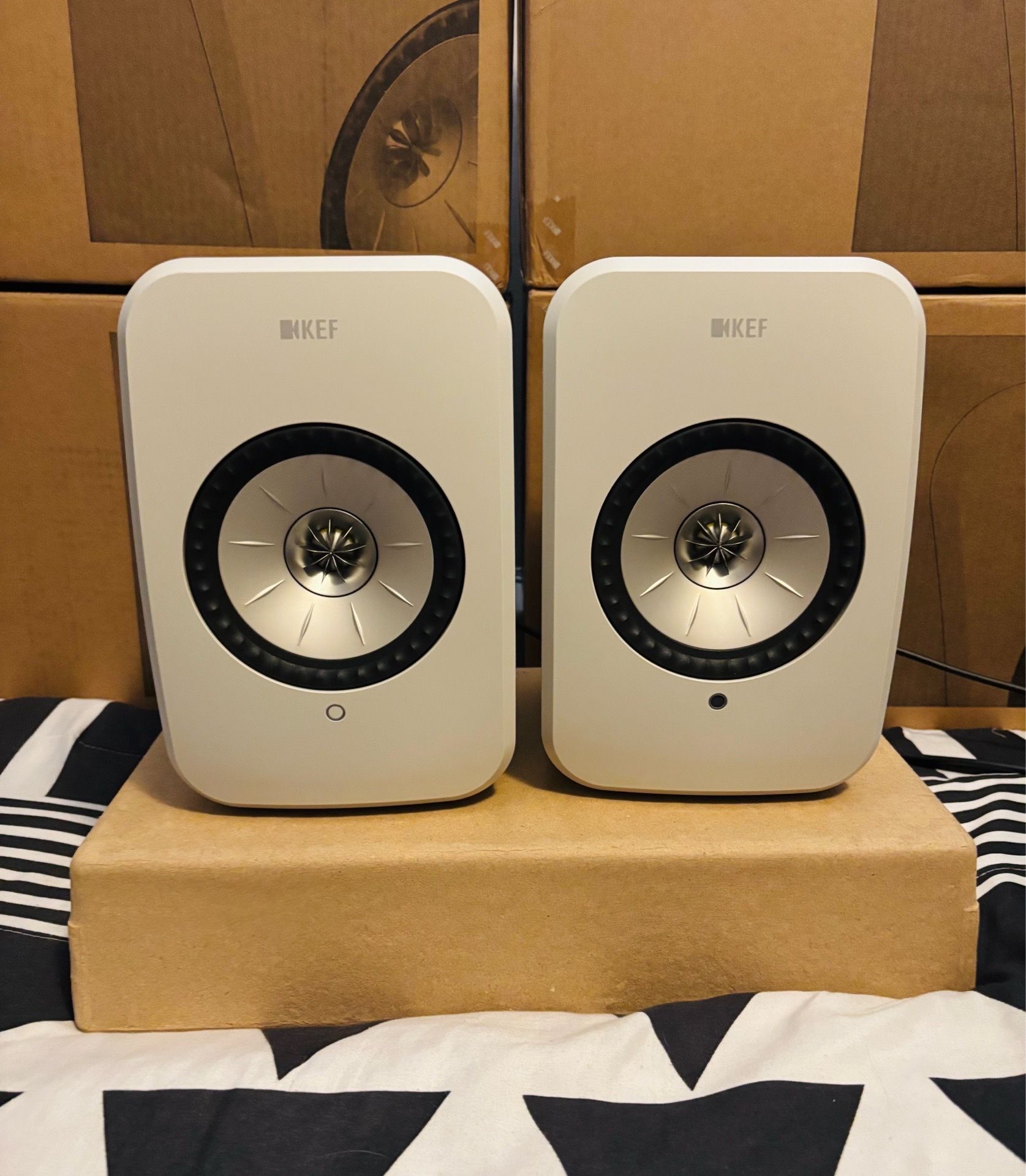 KEF LSX II LT Wireless Bookshelf Hi-Fi Speakers โ Audiophile-Grade, Streaming-Ready, Pure High Quality Audio