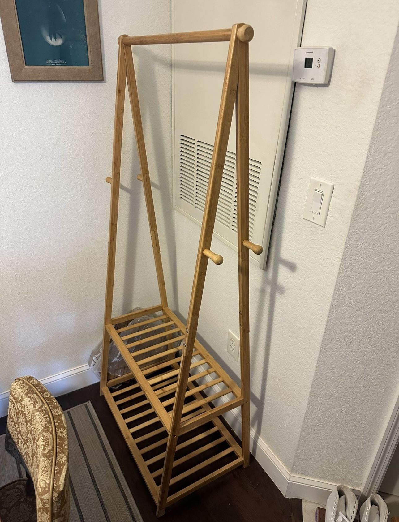 CLOTHING RACK MUST GO