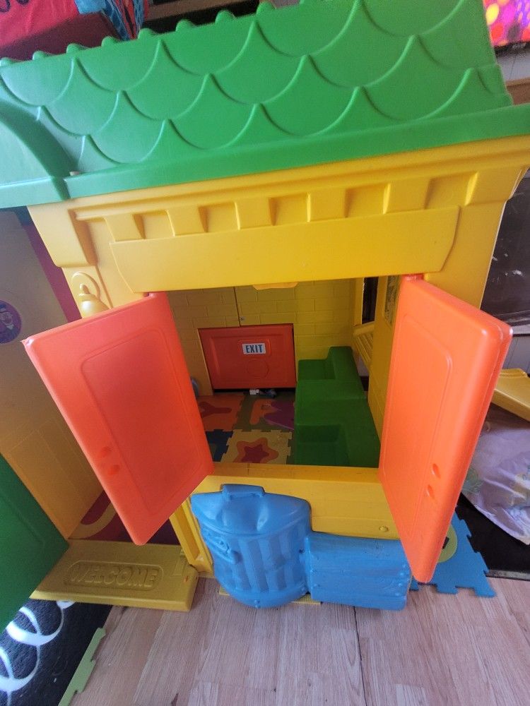 Sesame street hotsell outdoor playhouse