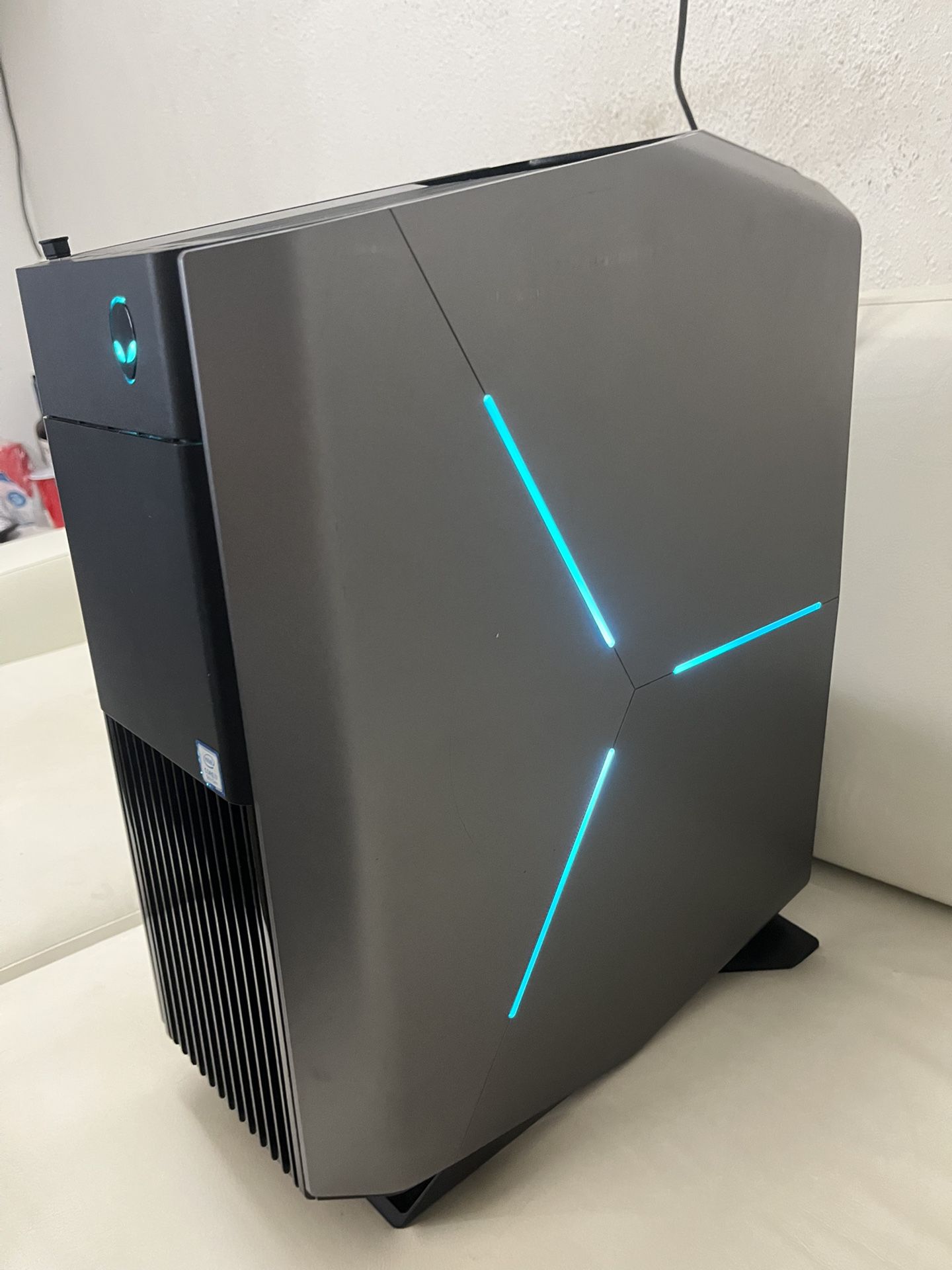 Alienware Aurora R8 i7-9700, 3.6 GHz, 32 GB Ram, 512 GB SSD, 1TB HDD, GeForce GPU, Win 11