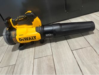 Shop DEWALT 20V MAX XR 550 CFM 133 MPH Cordless Battery Powered Blower (Tool-Only)