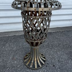 Vintage Metal Outdoor Rustic Plant Garden Decor!  19x32in