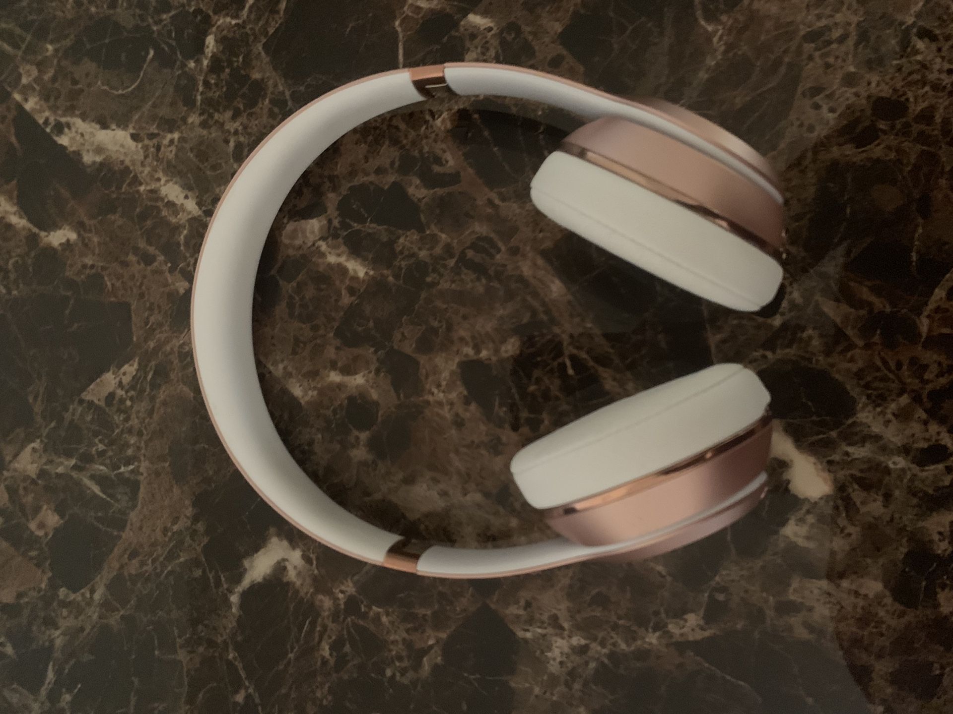 Rose Gold Beats Solo 3 wireless headphones