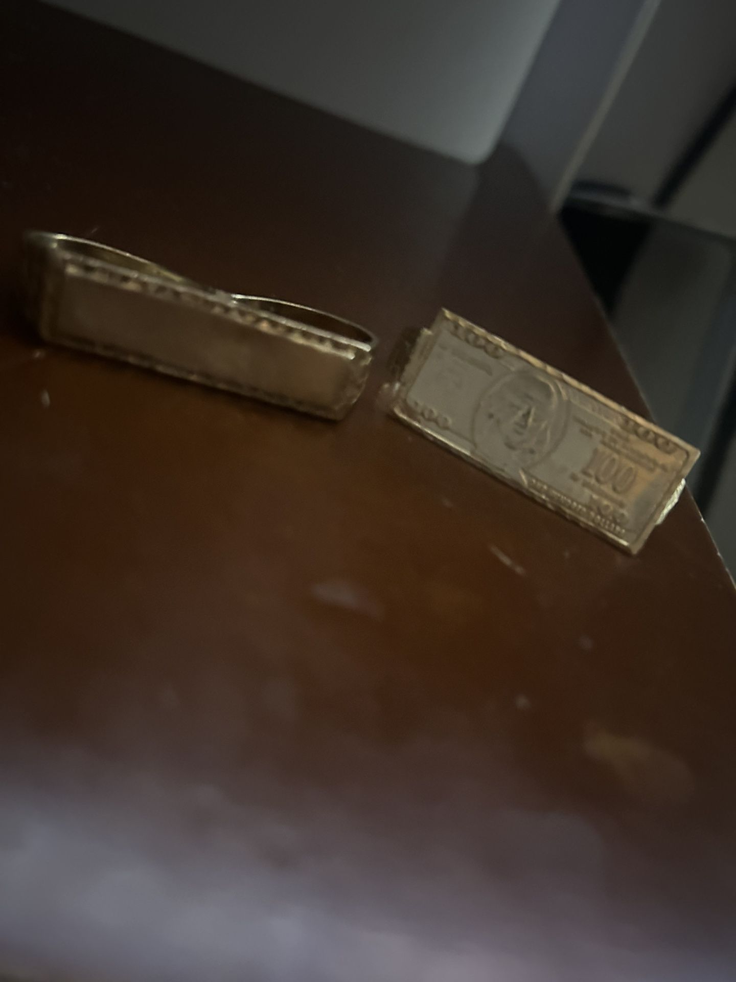2 Finger rings 