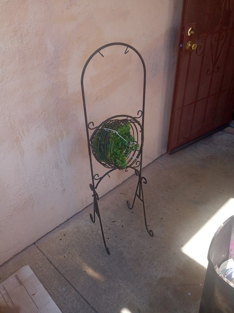 3 Baskets With Metal Holder