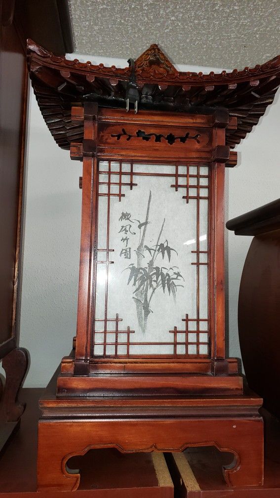 Asian Art & Antiques Table Lamp
