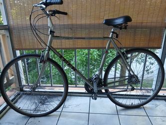 Trek 700 Multitrack bicycle, super cheap, perfect condition.