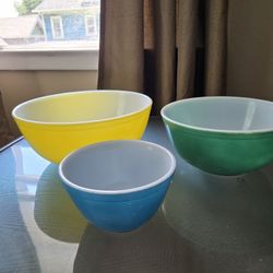 Vintage Pyrex Mixing Bowls