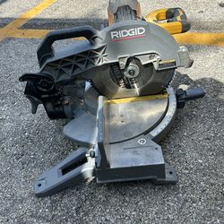 Rigid RIDGID R4123T (12” Dual Bevel Compound Miter Saw).